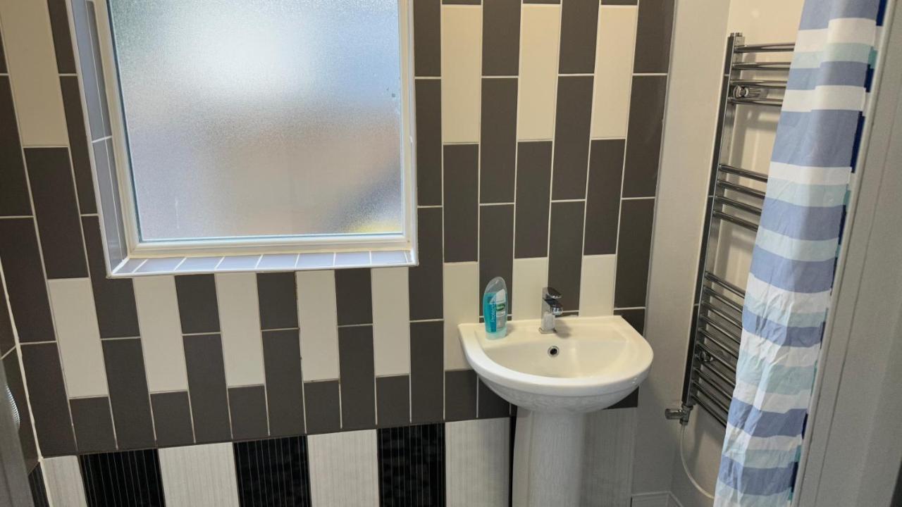 One Bedroom Apartment In Walsall Sleeps 4 Free Wifi By Villazu Bloxwich 外观 照片